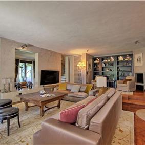 5 bedroom villa with pool and tennis court near San Gimignano, sleeps 10